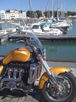 Link to Photo | cruiser, photograph, France, 2009, amateur photography, color, Vieux-Port de La Rochelle, Charente-Maritime, motorcycle, golden yellow, port, hobby, city, La Rochelle, Triumph Rocket 3, Triumph Rocket III, luxury good