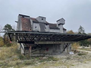 Link to Photo | October, photograph, autumn, Munich, Germany, modern ruins, amateur photography, color, Europe, 2024, gravel pit, day, Mächler, degradation, Bavaria