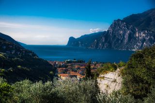 Link zum Foto | Tourismusziel, Sommer, Freizeit, Farbe, Italien, Oberitalien, Gardasee, Urlaub