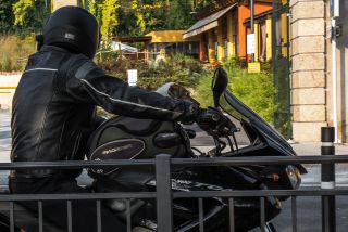 Link zum Foto | 2021, Hund, Motorrad, Gardasee, Oberitalien