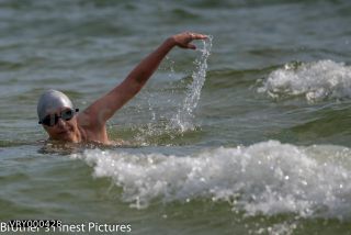Link zum Foto | Sommer, Meer, Freizeit, Deutschland, flüssiges Wasser, Rügen, Frau, Schwimmbrille, Ostsee, Schwimmen, Urlaub, körperliche Aktivität, Badekappe