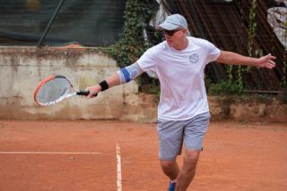 Link to Photo | tennis player, September, photograph, action fiction, amateur photography, sunglasses, color, sport, Italy, hobby, baseball cap, Lake Garda, bestager, tennis
