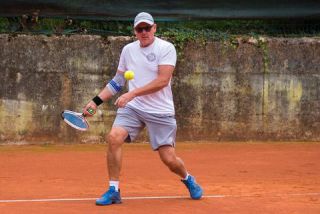 Link to Photo | tennis player, September, photograph, action fiction, amateur photography, sunglasses, color, sport, Italy, hobby, baseball cap, Lake Garda, bestager, tennis
