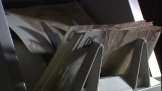 Link to Video | machine, managerial finance, money, 16:9, Full High Definition, 2006, color, bank, counting, close-up, banking, finance, Europe, banknote, euro, currency-counting machine, cash, currency