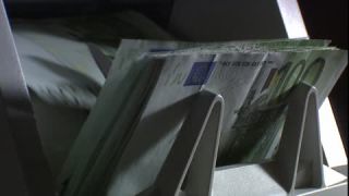 Link to Video | machine, managerial finance, money, 16:9, Full High Definition, 2006, color, bank, counting, close-up, banking, finance, Europe, banknote, euro, currency-counting machine, cash, currency