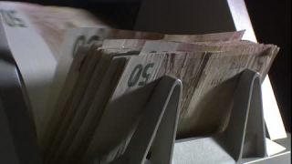 Link to Video | machine, managerial finance, money, 16:9, Full High Definition, 2006, color, bank, counting, close-up, banking, finance, Europe, banknote, euro, currency-counting machine, cash, currency