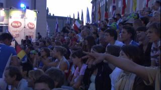 Link to Video | June, crowd, world championship, recurring event, Full High Definition, recurring sports event, FIFA World Cup, 30 June 2006, 2006, color, Salzburg, football supporter, Austria, Sport, Public screening, evening, Residenzplatz